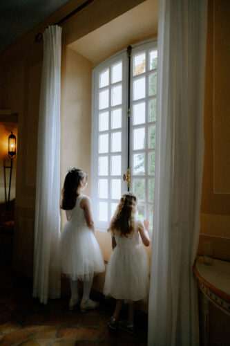 chateau les crostes lola gilbert photography french wedding style 48