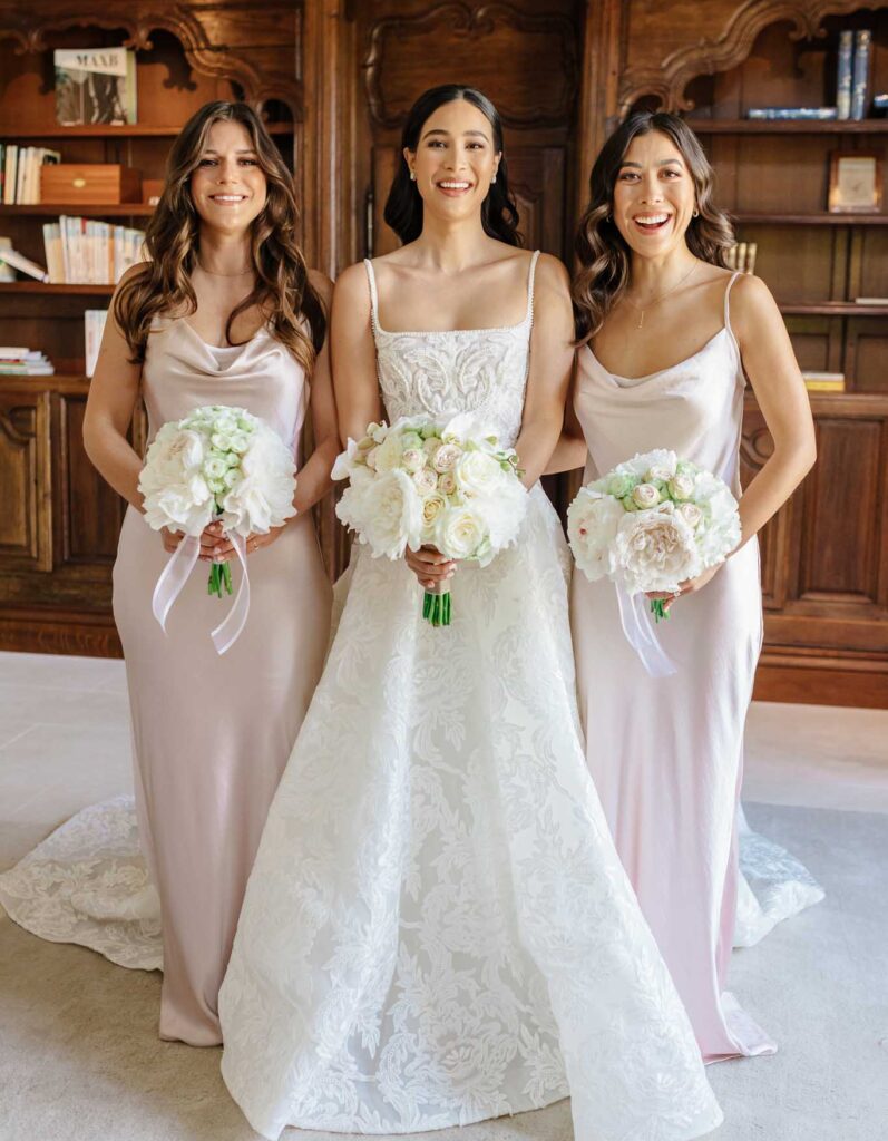 white bridesmaid bouquet