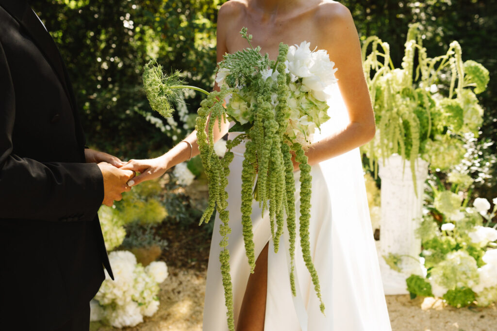 domaine de lamanon ivory romance roxane nicolas french wedding style plant bouquet bride