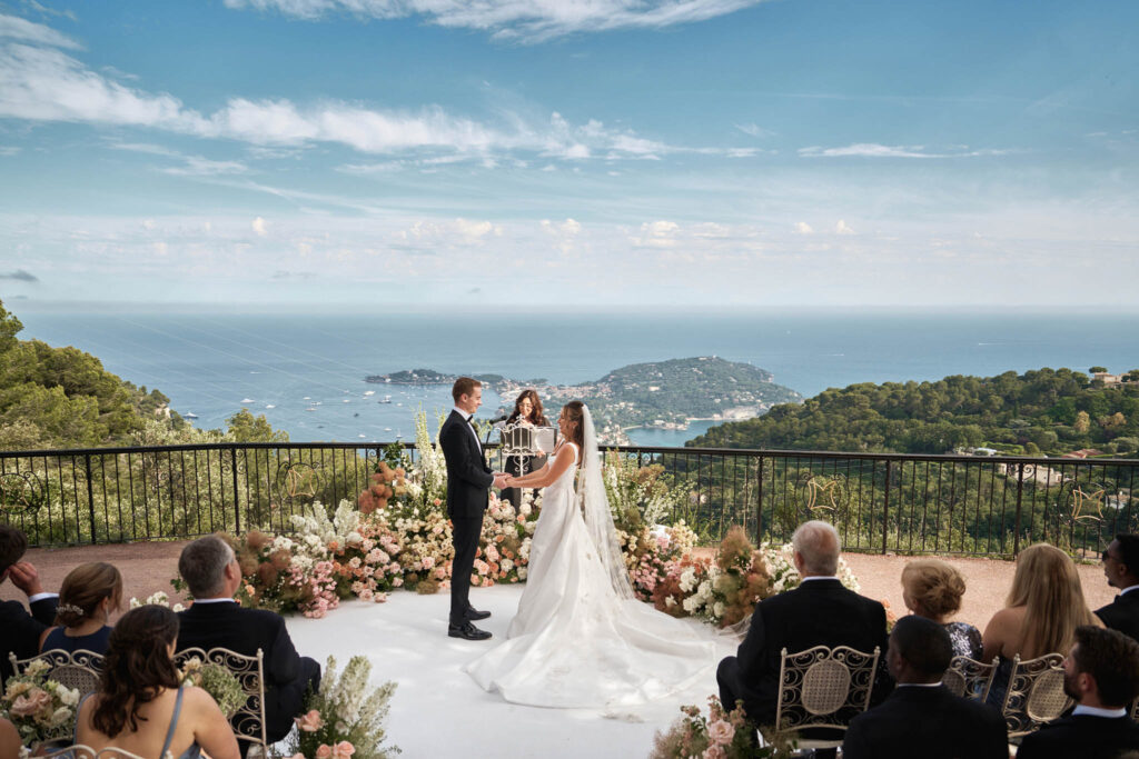 domaine du mont leuze vadim fasij french wedding style bride groom ceremony round platform flower background