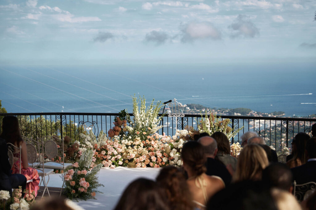 domaine du mont leuze vadim fasij french wedding style ceremony round platform neautral color flowers