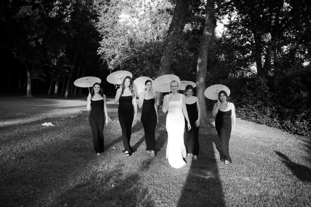 fontarech coveproduction bride bridesmaid walking black white photo