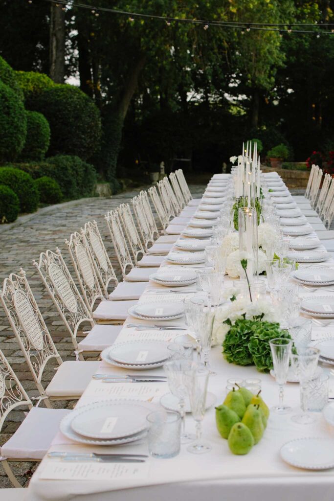 fontarech coveproduction long white table reception green accents