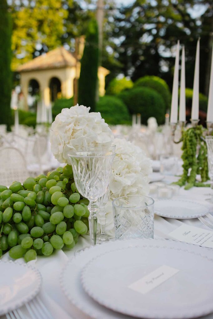 fontarech coveproduction reception table white flowers candles green grapes