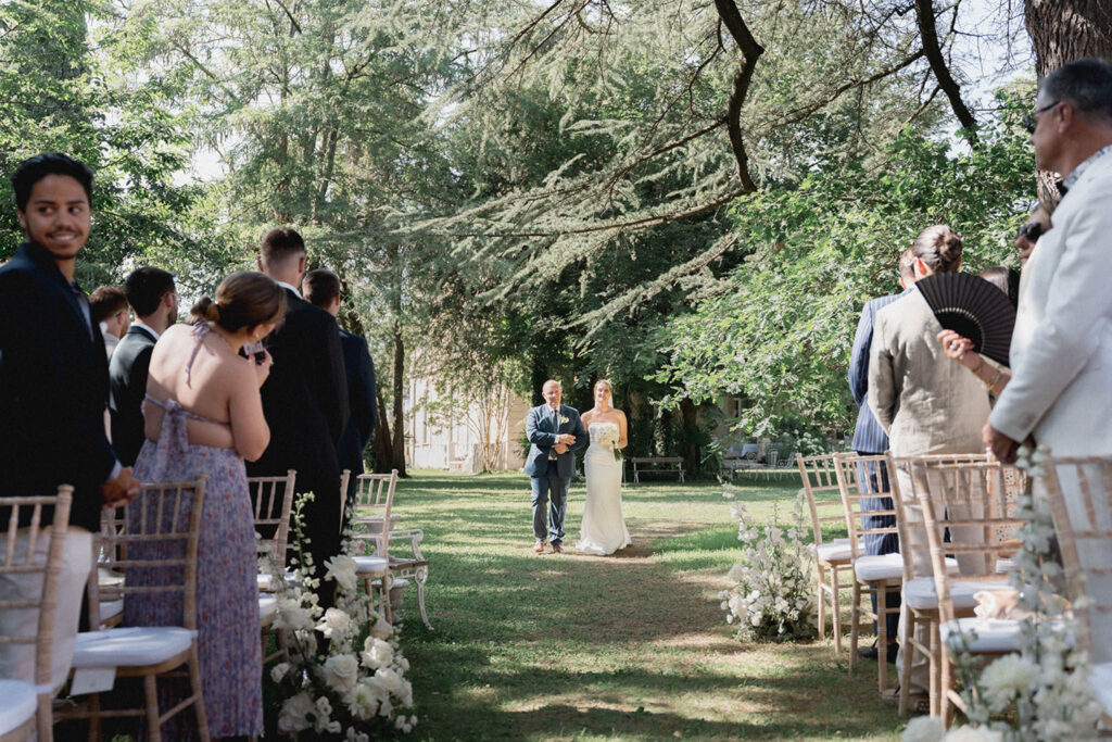 les jardin de campagne marjorie manfre french wedding style bride father of the bride walking aisle ceremony