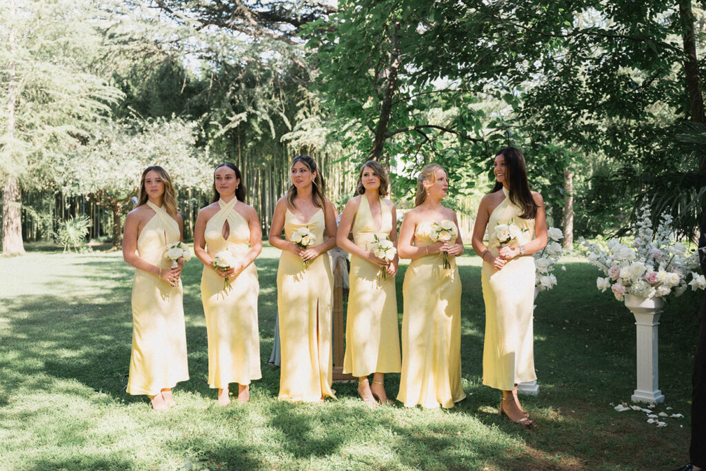 les jardin de campagne marjorie manfre french wedding style bridesmaids yellow satin dress standing ceremony