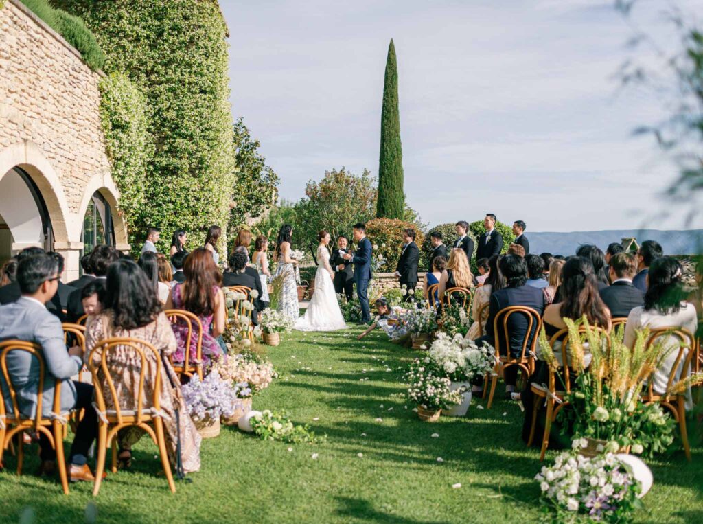 Bastide de Gorde Despinoy ceremony area guests seated couple front