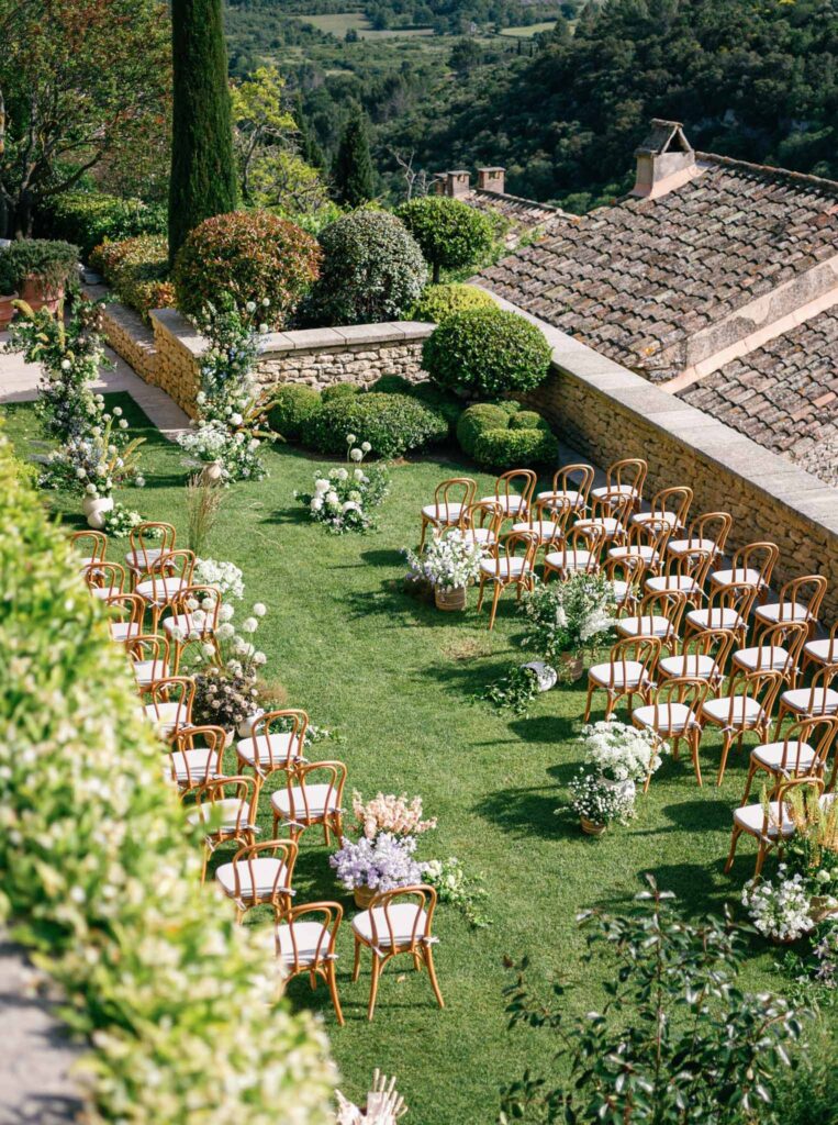 Bastide de Gorde Despinoy green garden ceremony area elevated