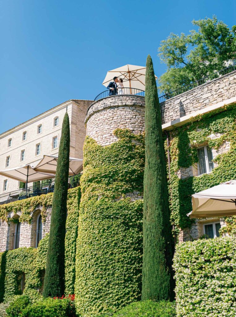 Bastide de Gorde Despinoy old vintage building green wall pine tree