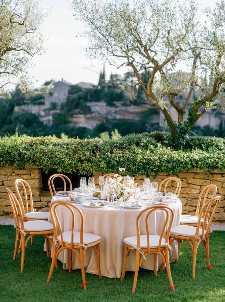 Bastide de Gorde Despinoy round table reception wood chairs