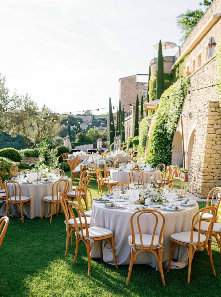 Bastide de Gorde Despinoy round tables wood chairs garden inspired reception