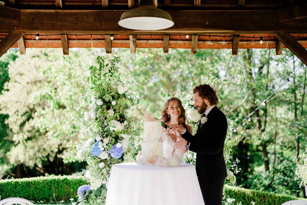 Trieux M.Mann bride groom cutting white cake