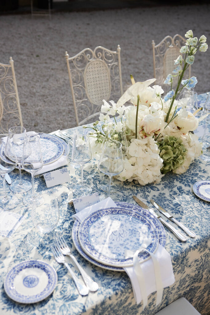 toile de jouy table cloth wedding table 