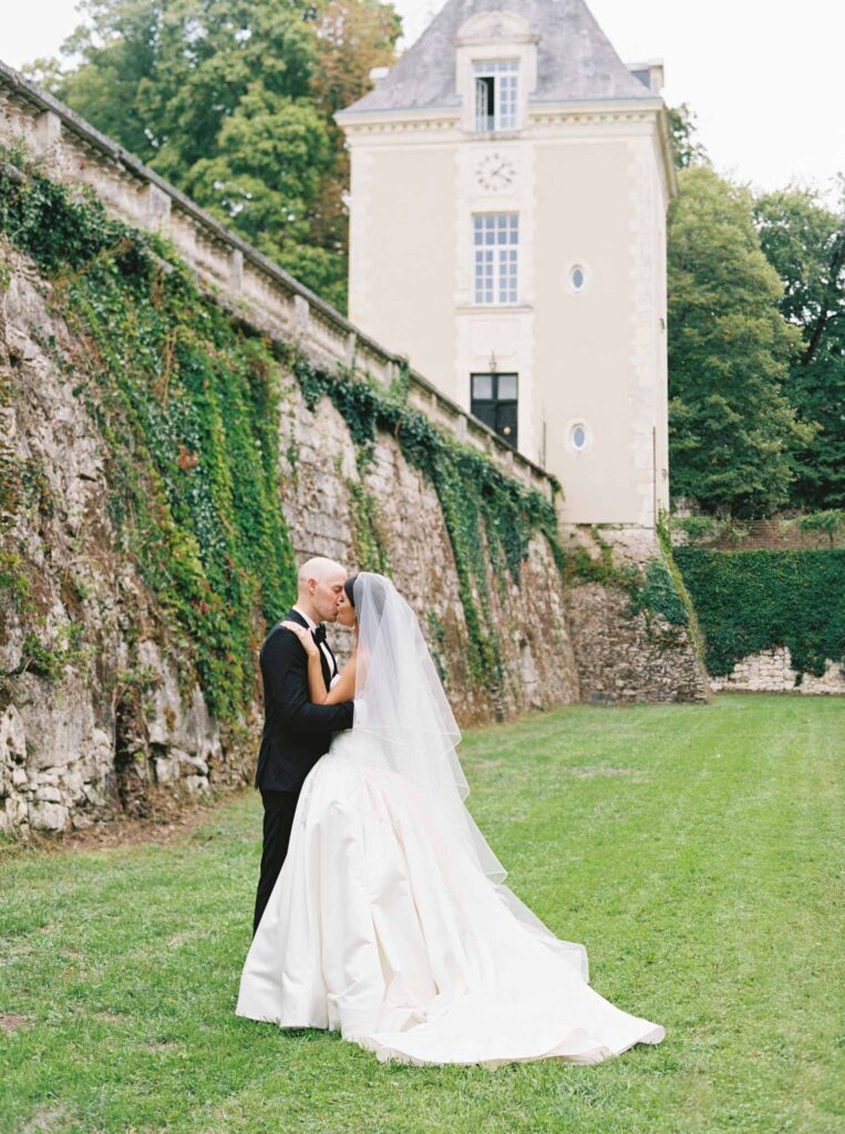 de Jalesne S.Lord bride groom kissing big tube white dress black tuxedo