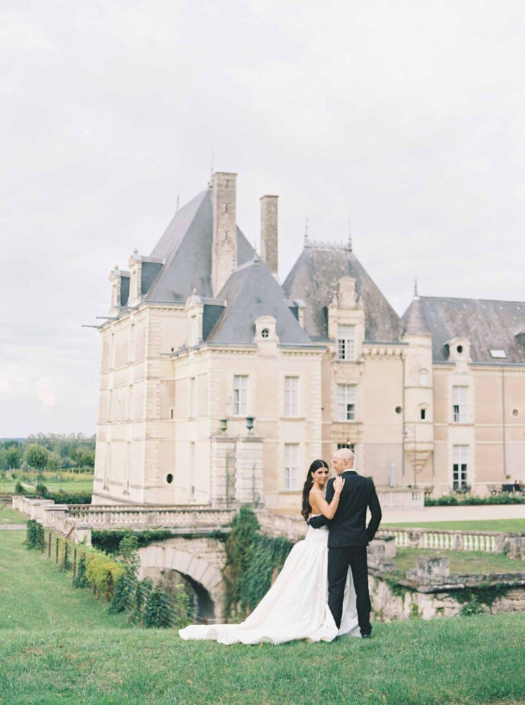 de Jalesne S.Lord bride looking back chateau background closer shot