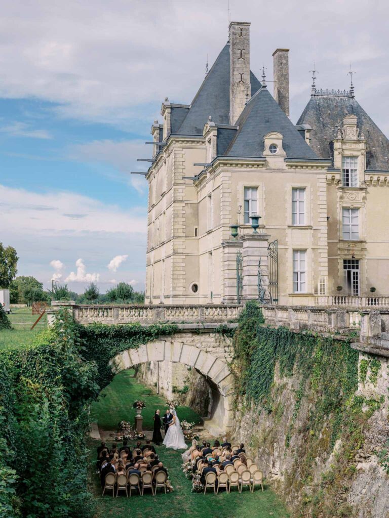 de Jalesne S.Lord cderemony under chateau bridge