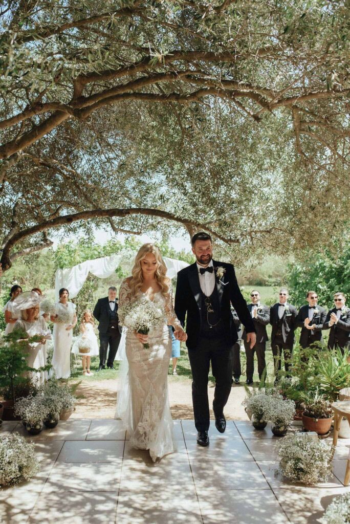 du puits es pratx c.sweden bride groom under tree aisle ceremony