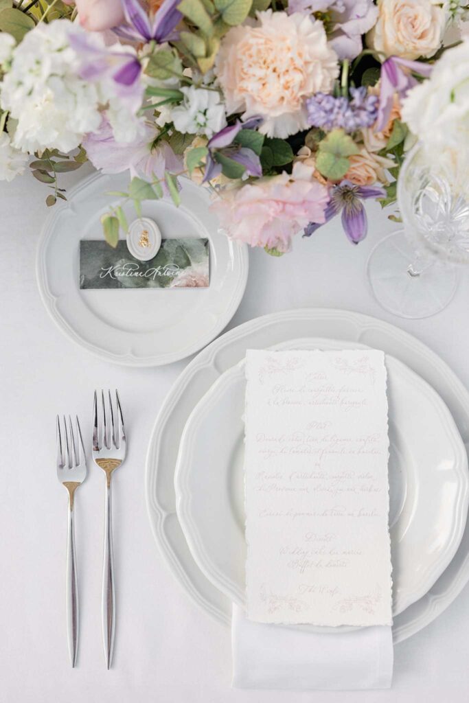 white plate wedding decoration