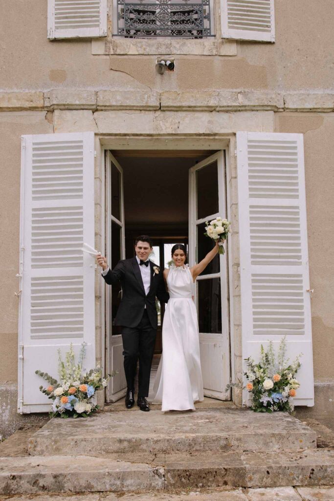 Boutonvillier F.Mary bride groom entrance by white door reception area