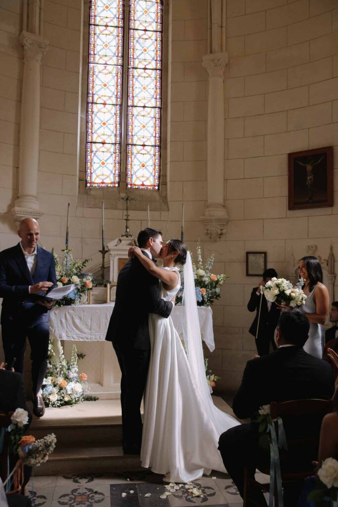 Boutonvillier F.Mary bride groom kissing altar ceremony proper