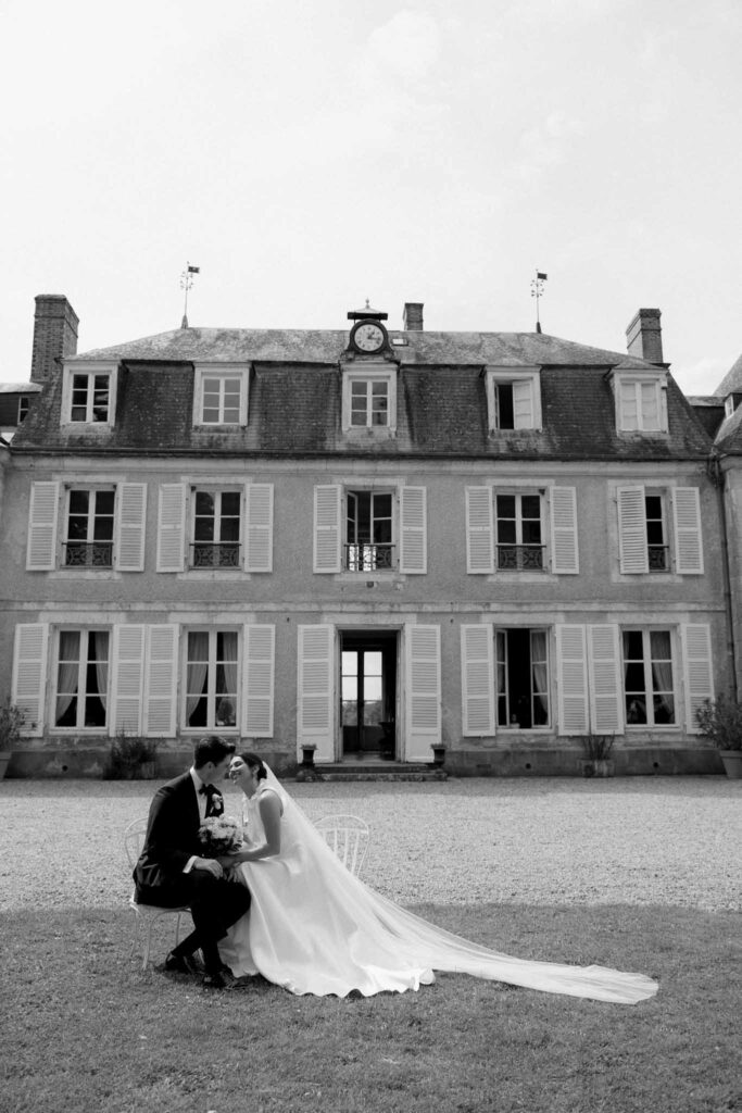 Boutonvillier F.Mary bride groom sitting kissing black white photo