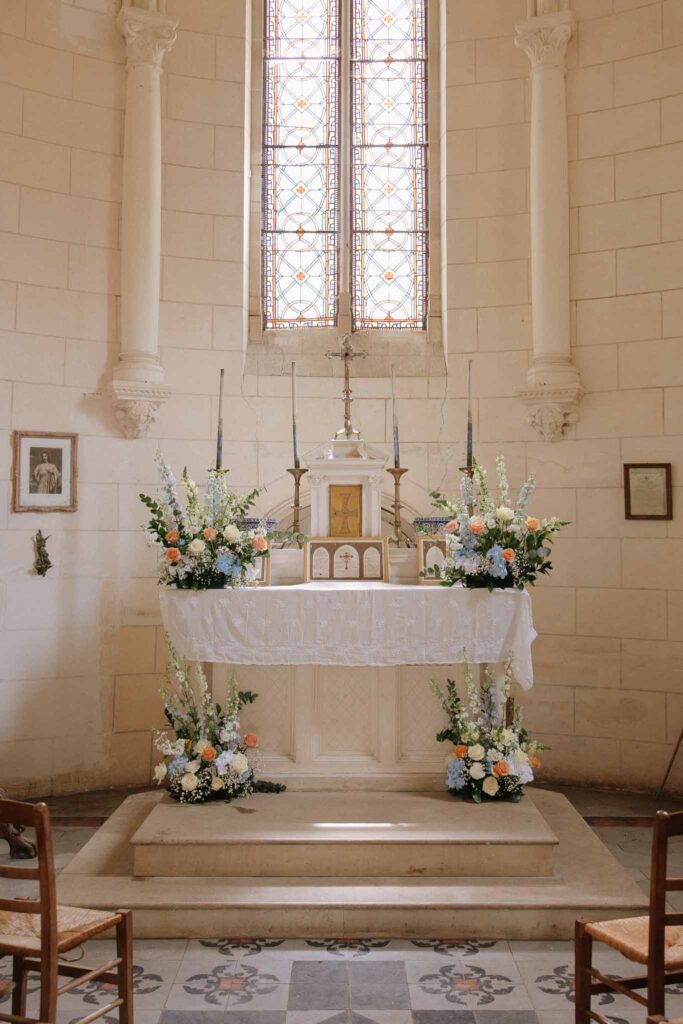 Boutonvillier F.Mary ceremony chapel white altar flower decorations