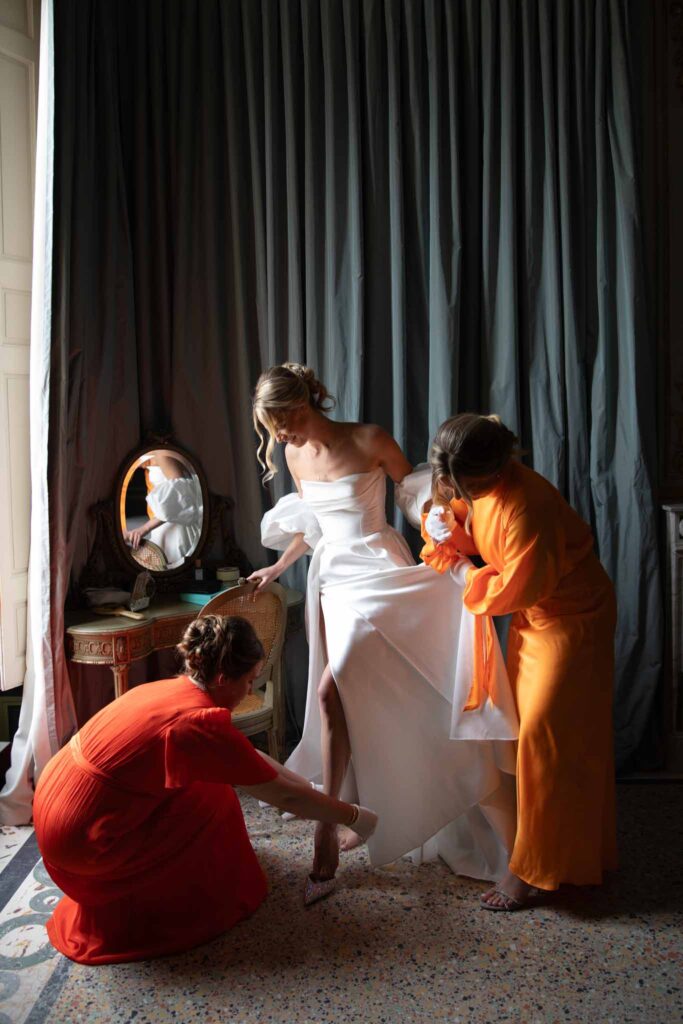 Chateau de Martinay Despinoy Wedding bride getting ready assisted bridesmaid putting shoes