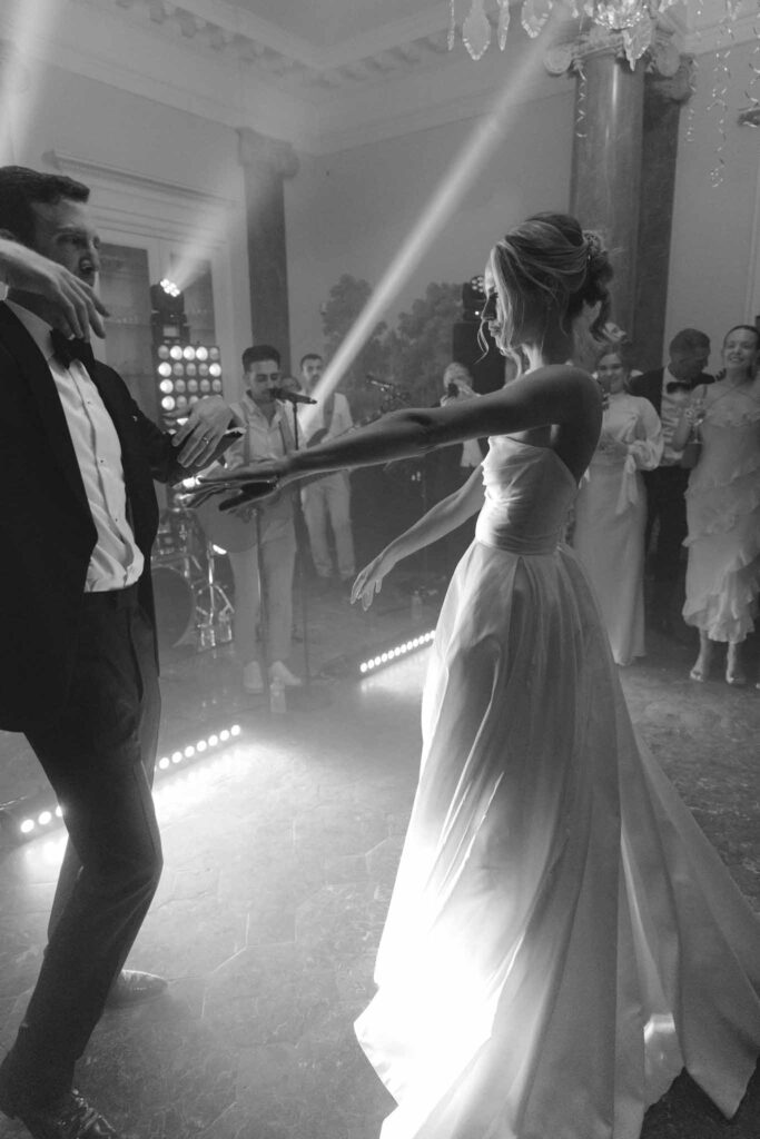 Chateau de Martinay Despinoy Wedding bride groom dancing dance floor reception