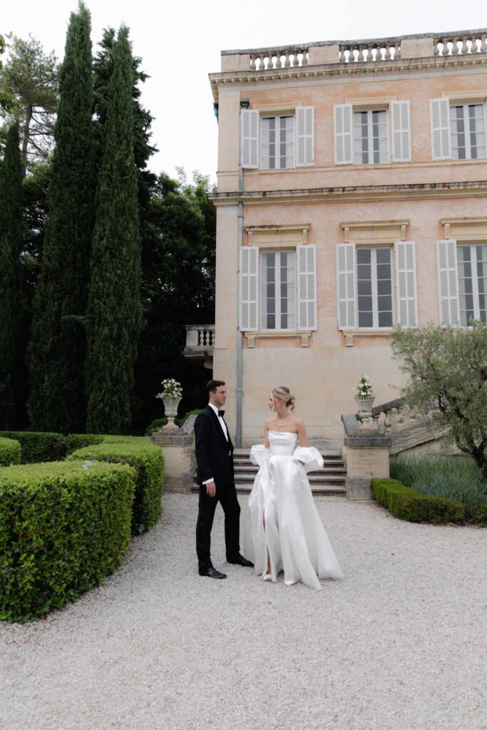 Chateau de Martinay Despinoy Wedding bride groom looking each other