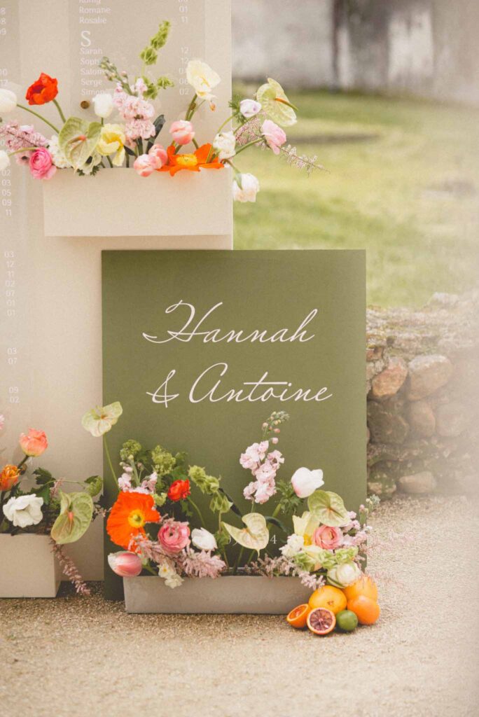 L Amour Fou 3 Maude C Photographe couples name green card colorful flowers decor