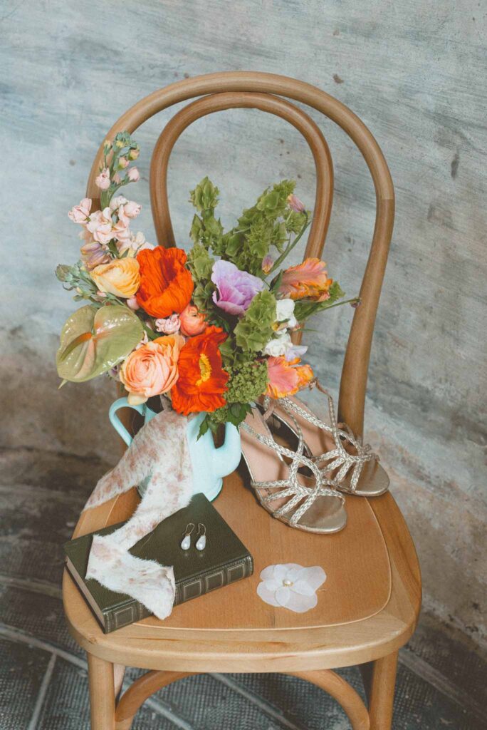 L Amour Fou 3 Maude C Photographe detail shot shoes bible flowers vase wood chairs