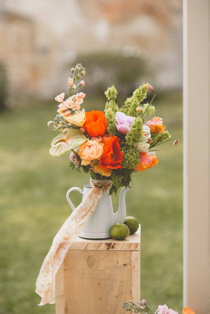 L Amour Fou 3 Maude C Photographe detail shot white vase flowers limes