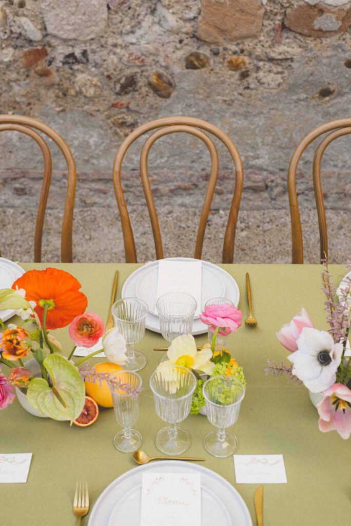 L Amour Fou 3 Maude C Photographe wood chairs colorful flower wine glasses reception table