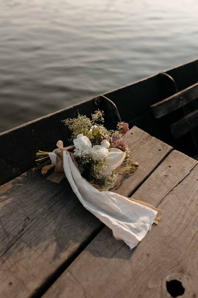 Loire Valley Il Keys detail shot white wild0bouquet boat floor background