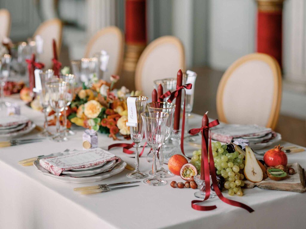 Marcellus Q.H.Quinze detail shot reception table red accents wood chairs