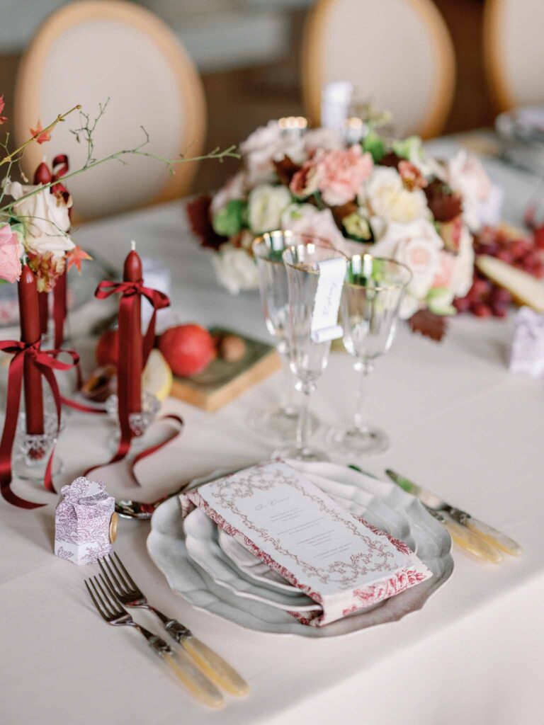 Marcellus Q.H.Quinze menu card on plate red napkin red candles ribbon silverware