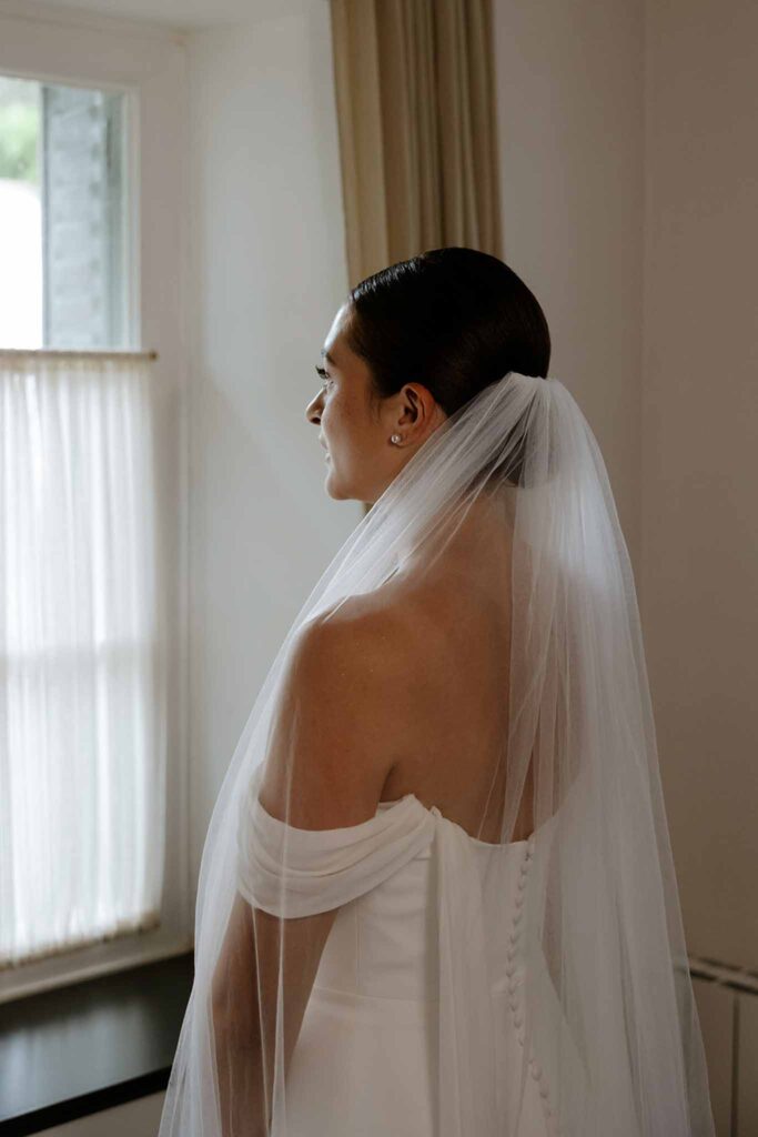  bride slick back hair white veil