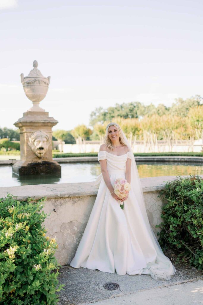 g.dominic m.marechal bride picture fountain background