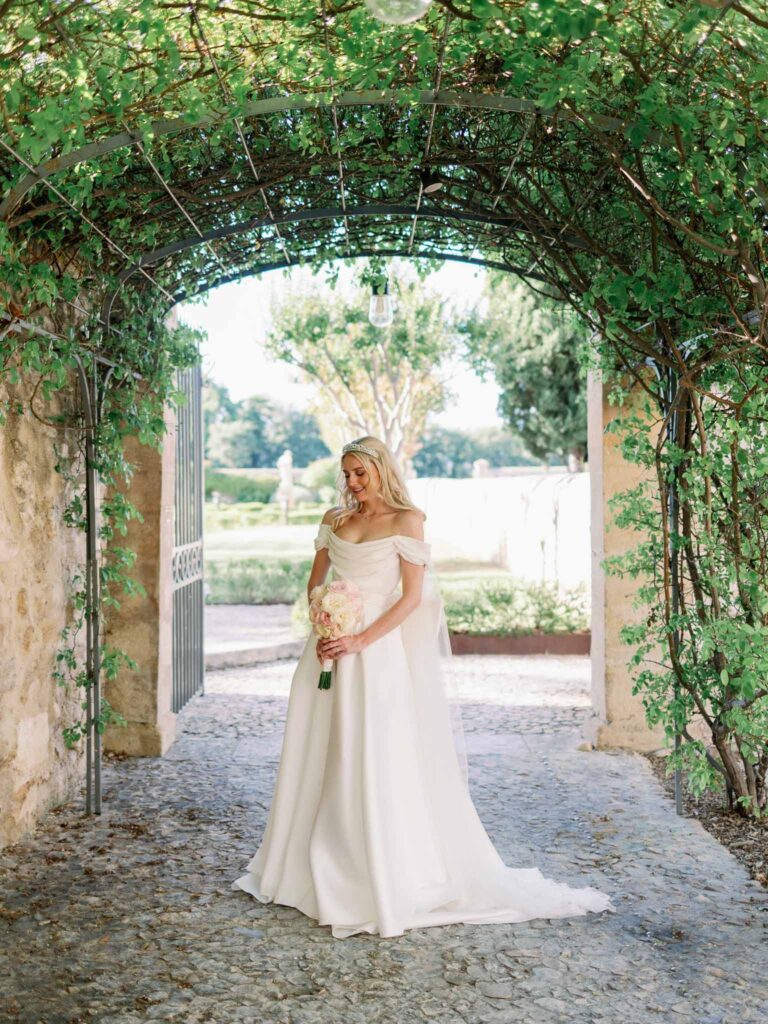 g.dominic m.marechal bride solo picture looking at her bouquet