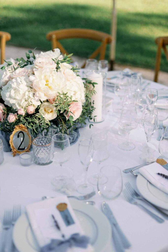 g.dominic m.marechal white blush flowers centerpeice reception table