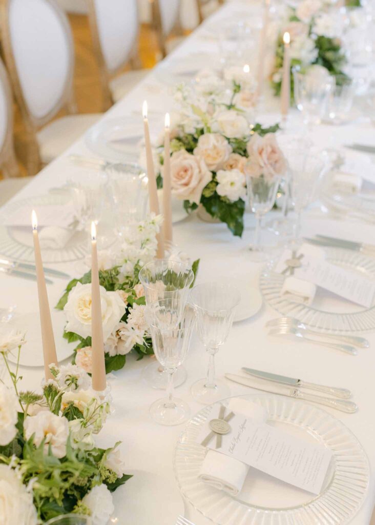 Chateau de Saint-Martin du Tertre table decoration