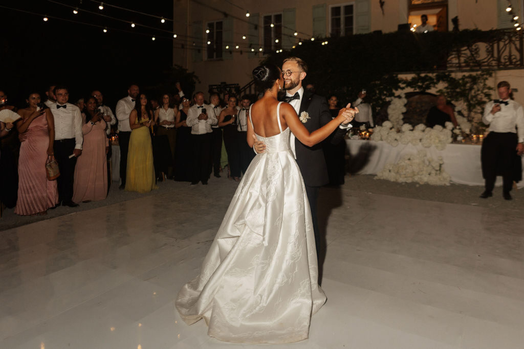 Bastide du Roy J.Jellet bride groom dancing guests around