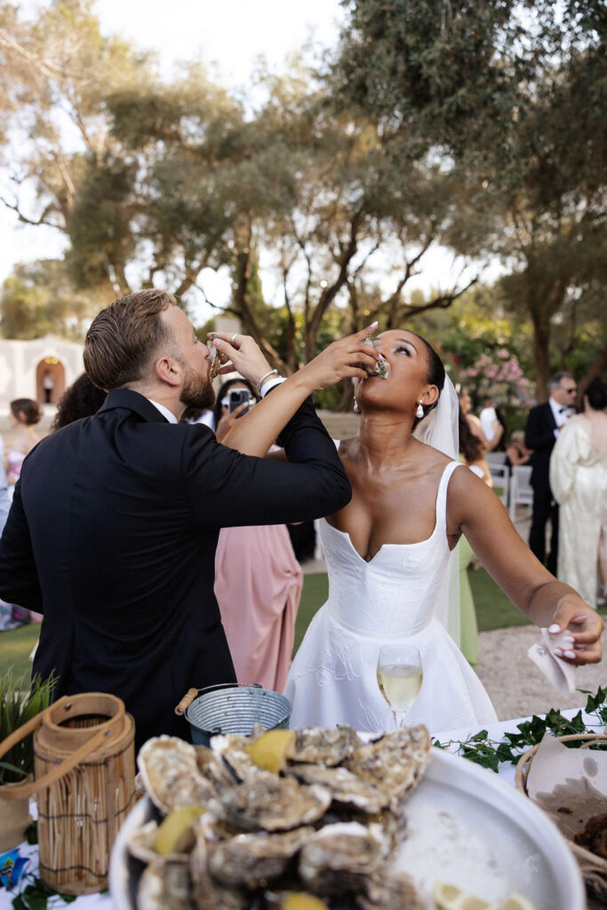 Bastide du Roy J.Jellet bride groom eating fresh oyster