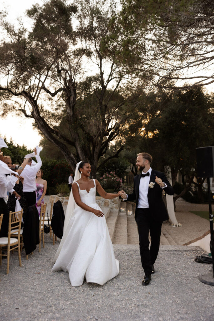 Bastide du Roy J.Jellet bride groom entering reception area dancing