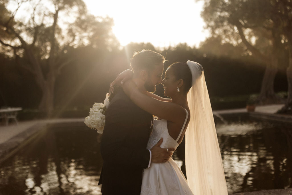 Bastide du Roy J.Jellet bride groom face together sunset