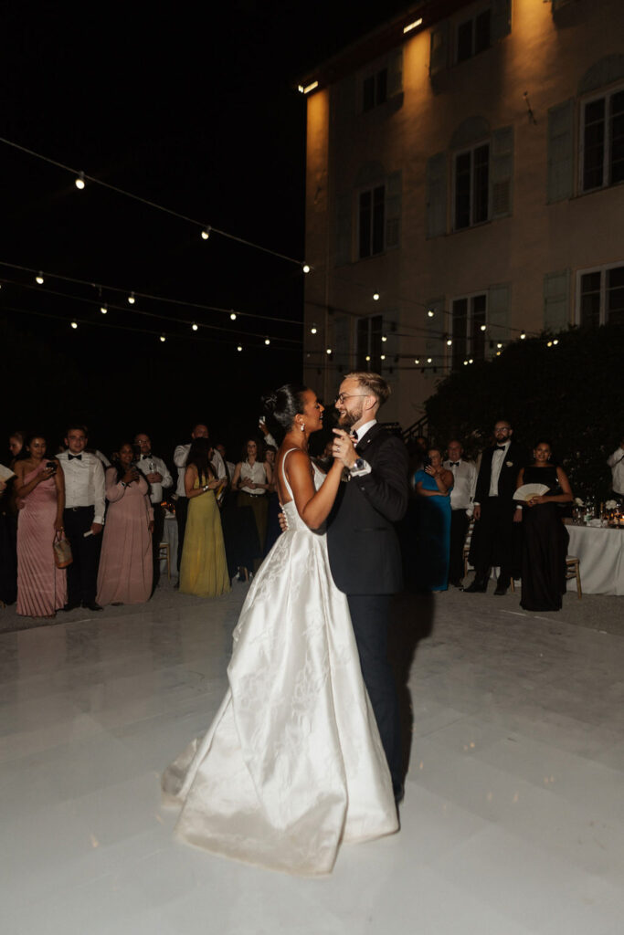 Bastide du Roy J.Jellet bride groom slow dancing guets around