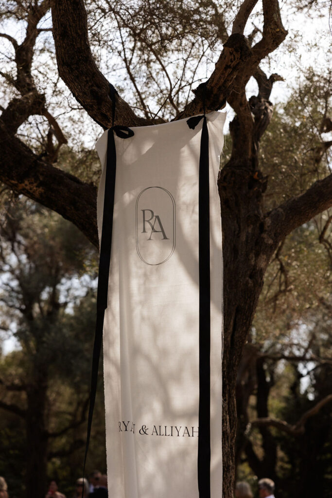 Bastide du Roy J.Jellet detail shot signage hanging tree black ribbon