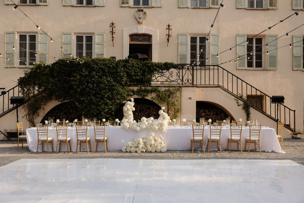 Bastide du Roy J.Jellet presidential table white accents reception