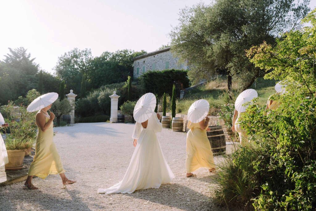 Clos d Hullias Ozaria bride bridesmaids holding white japanese umbrellas lined up walking sunset