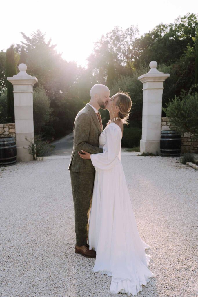 Clos d Hullias Ozaria bride groom kissing hugging sunset